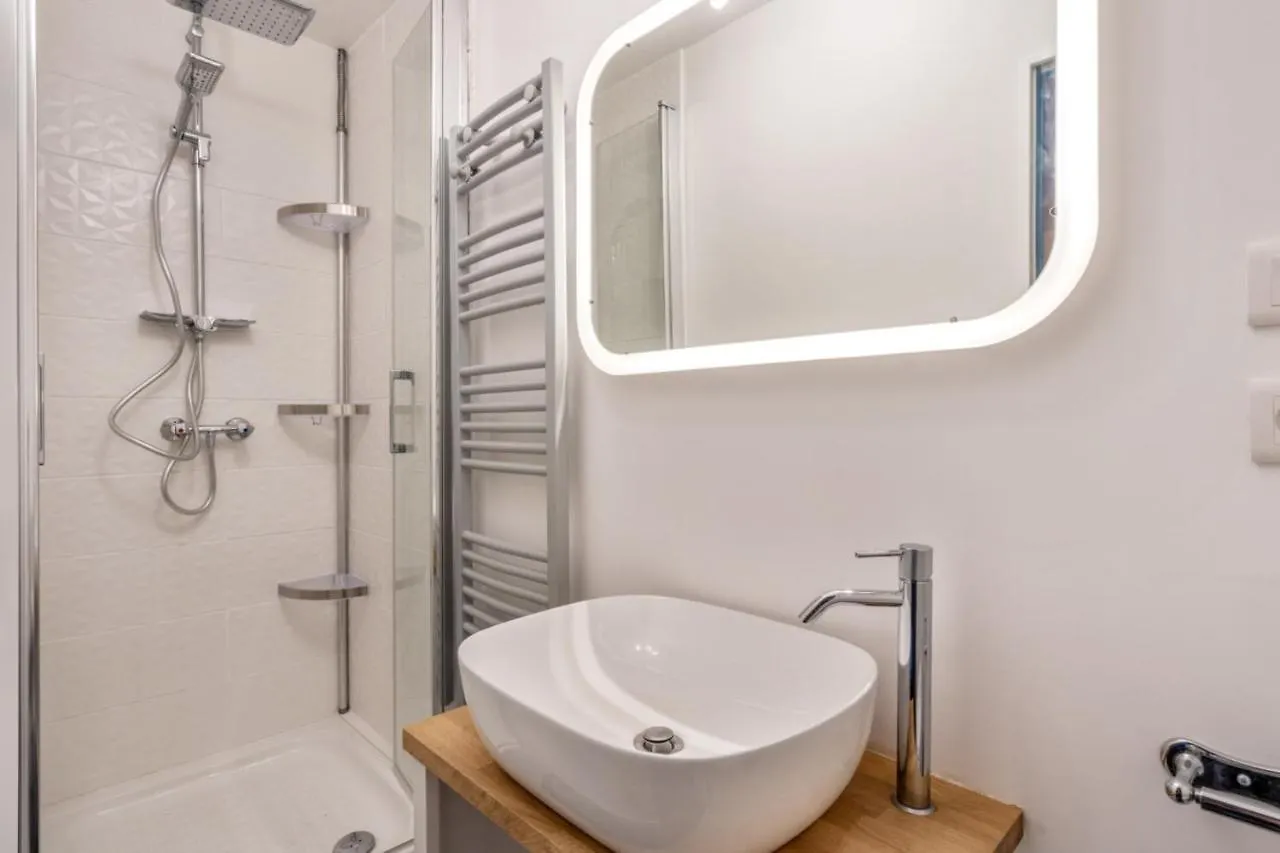 Apartment Studio At The Heart Of In Marais Republique District - Welkeys Paris